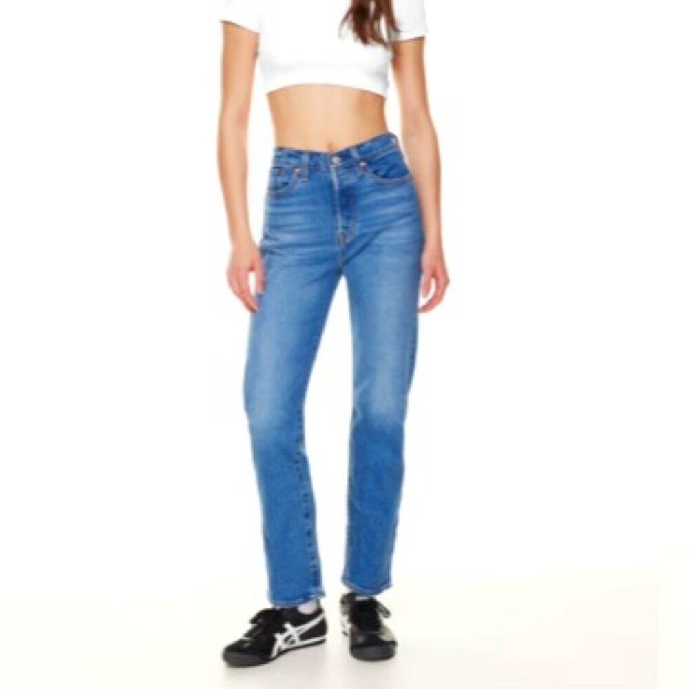 Levi's Wedgie Straight Jean Size 24